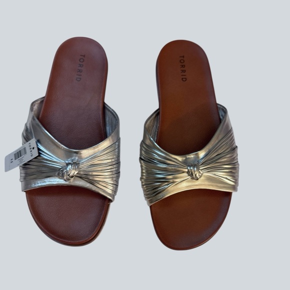 Torrid Silver Knot Slide Sandals Size 9.5 Wide - Picture 4 of 9